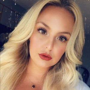 Meet your Posher, Evelyn